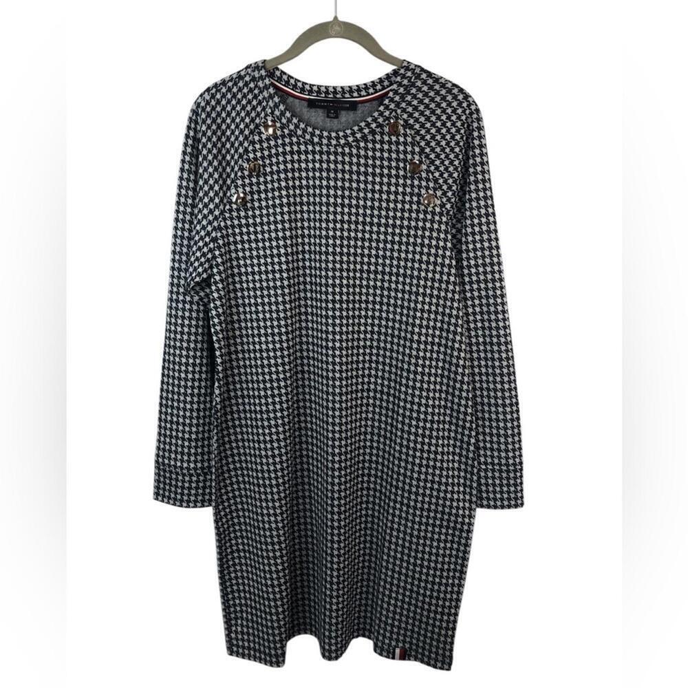 Tommy Hilfiger Navy and White Houndstooth Dress Button Trim Pull Over